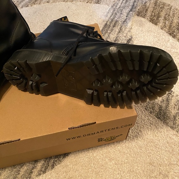 Dr Martens new in box 
Boots 
Black lace up 
Size 9 men’s 
Original price 172$ - Picture 6 of 10
